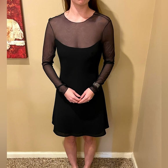 Laundry by Shelli Segal Sheer Sleeve & Shoulder Cocktail LBD, size 6 - Picture 1 of 4